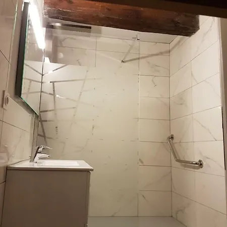 Les Colombages 아파트 콜마